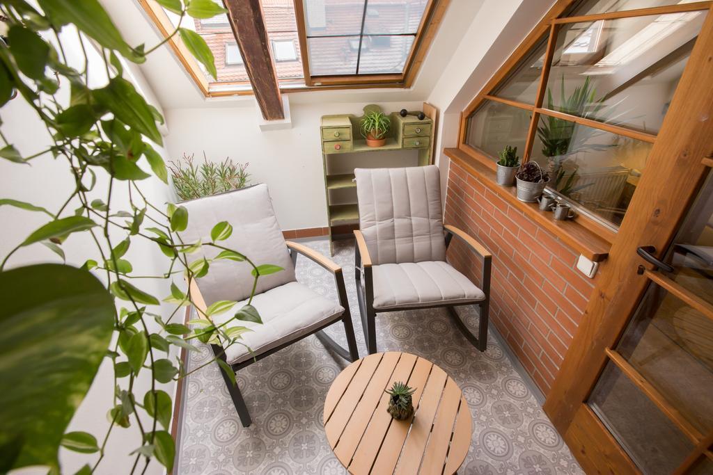 פראג Bohemian Chic 2 Bedroom 2 Bathroom Loft With Hanging Chair מראה חיצוני תמונה