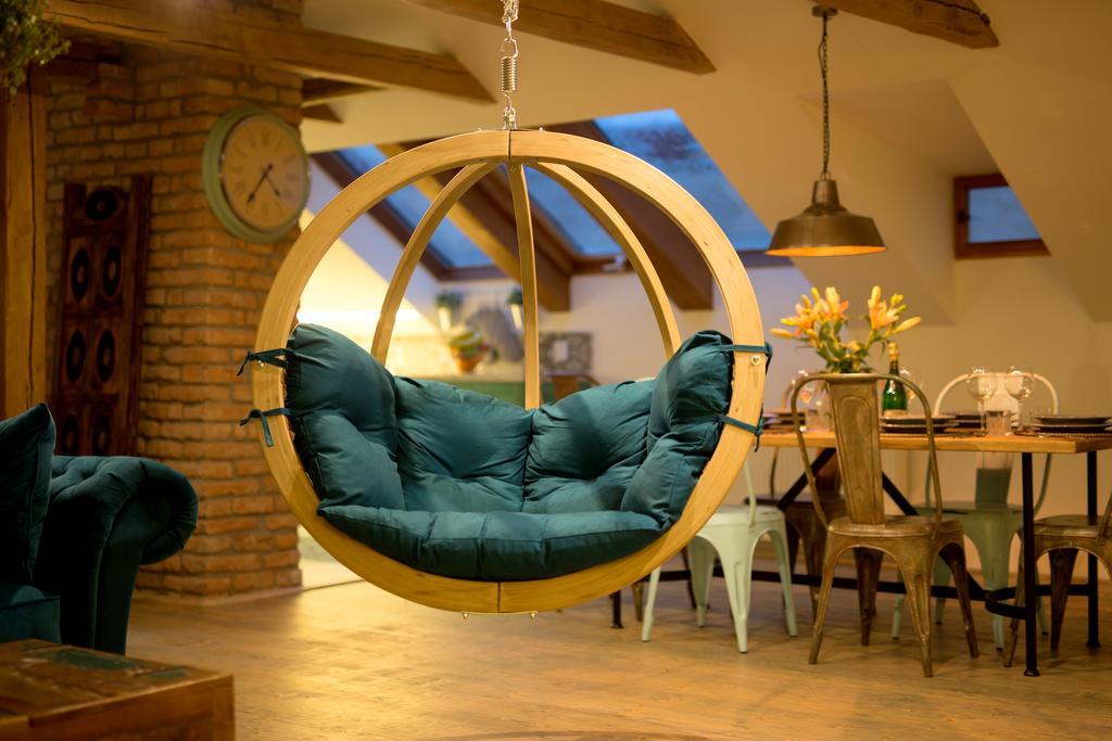 פראג Bohemian Chic 2 Bedroom 2 Bathroom Loft With Hanging Chair מראה חיצוני תמונה