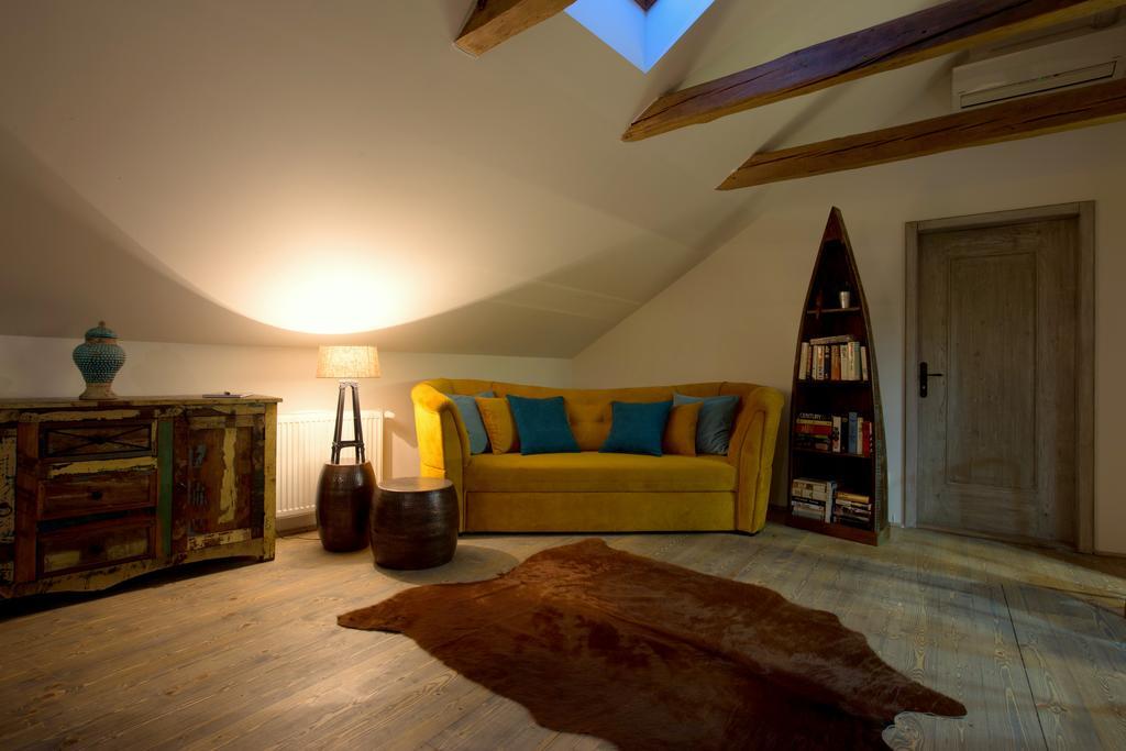 פראג Bohemian Chic 2 Bedroom 2 Bathroom Loft With Hanging Chair מראה חיצוני תמונה